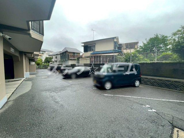千里山サニーハイツの駐車場|駐車場があります