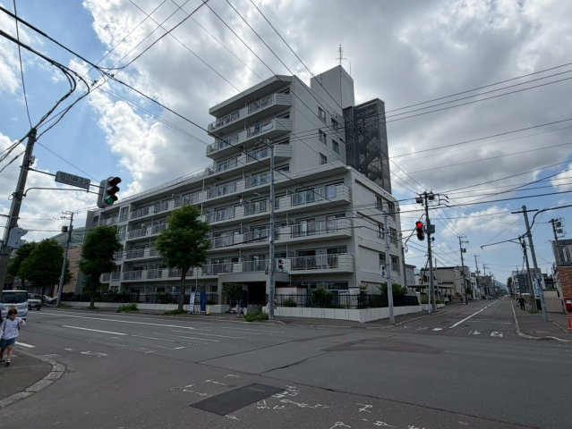 朝日プラザ宮の森の外観