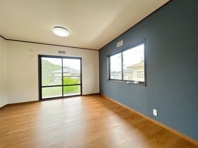 常陸太田市松栄町　中古戸建の洋室|【リフォーム完了〔2階洋室〕】南西側のお部屋です。　