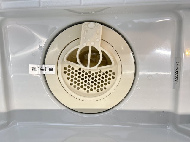 常陸太田市松栄町　中古戸建の浴室|浴室の排水溝は髪の毛等がまとまりやすい構造になっており、お掃除の負担が軽減されます。