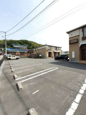 プティネージュ　ドゥⅡの駐車場