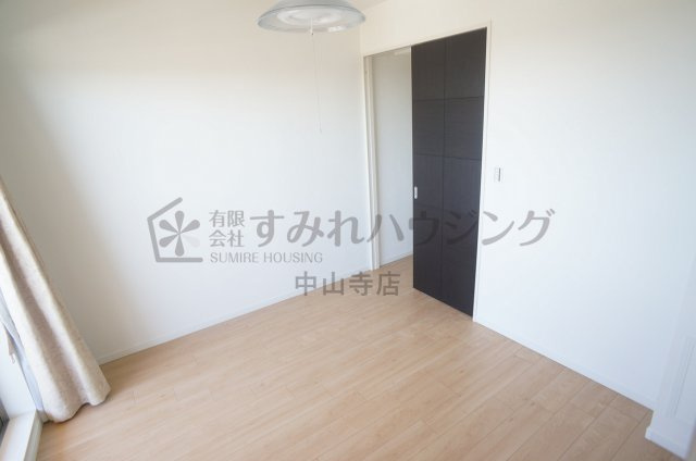 リーベストガーデン宝塚の洋室