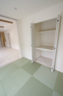 【内観：施工例】 | 【仲介手数料無料！！】八王子市北野台2丁目　新築戸建て（全1棟）1号棟　5698万円 | 押入れ