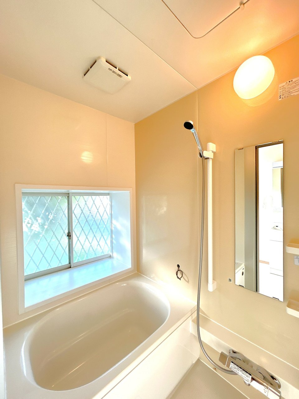 野田市三ツ堀　中古戸建　平成4年築の浴室|【リフォーム完成】浴室写真です。ハウステック製の新品に交換致しました。1日の疲れをゆっくり癒すことができますよ。
