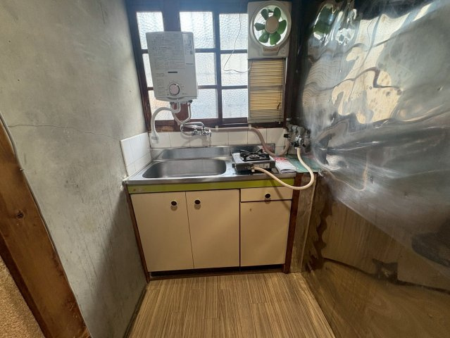 菱屋西１丁目２２借家