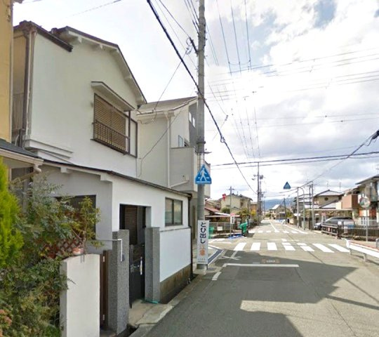 御願塚7丁目の前面道路含む現地写真|前道は陽当たり・風通しが良い幅員6.4ｍ
