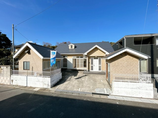 北茨城市大津町字五浦1丁目　中古戸建の外観|【リフォーム完成〔外観〕】母屋の屋根と浜焼き小屋の屋根を塗装いたしました。