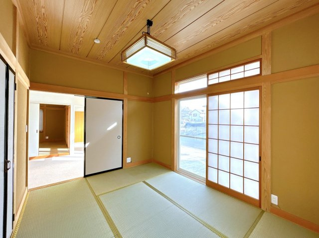 北茨城市大津町字五浦1丁目　中古戸建の和室|【リフォーム完成〔和室6畳〕】畳の表替え、襖の張替え、エアコン専用回路増設を行いました。ちょっとのお昼寝に寝転がれる丁度良さそうなお部屋です。
