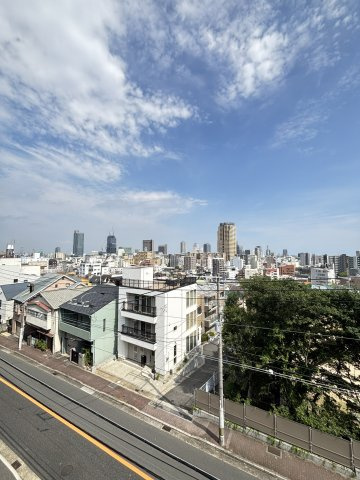トーカンキャステール山本通りの展望|【バルコニーからの眺望】神戸の街並みを望む開放感ある眺望