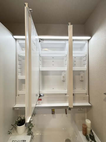 トーカンキャステール山本通りのその他|【3面ミラーキャビネット】収納力があり、洗面用品をすっきり収納できます