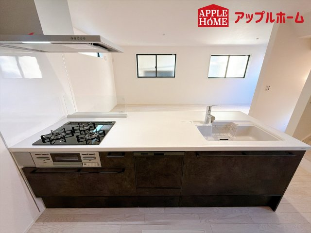 さいたま市中央区下落合201の洋室|クローゼット付きの洋室は、収納スペースが豊富で部屋全体がすっきりと片付きやすいのが特徴です。衣類や荷物を整理しやすく、生活感を抑えた洗練された空間を保てます。