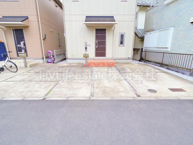 HI（ハイ）の駐車場