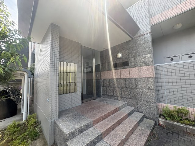 クローヴェーサウスタカハマのエントランス
