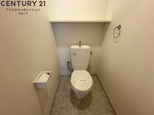 シンプルで掃除のしやすいトイレです♪