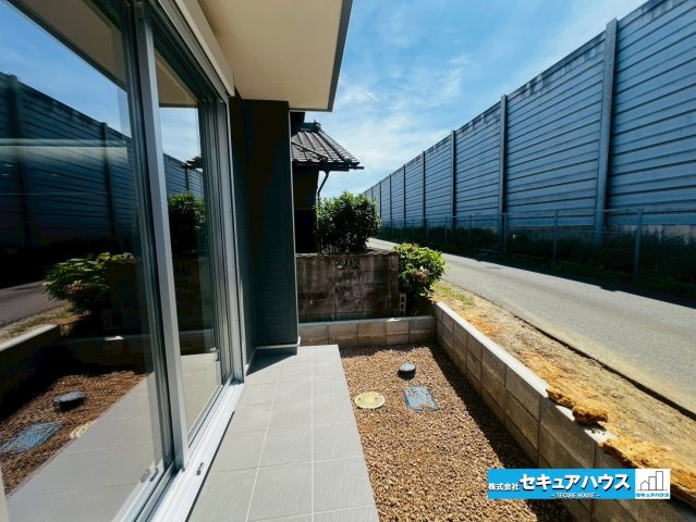 【本日ご案内可能】大府市吉川町　全2棟の庭|【庭】
◆リビングから出られるお庭スペースがございます。プランターを置いて植物を育てたり、リビングから見える景色をお洒落な空間にすることができます。　　　　　　　　　　　　　　　　　　　　　　　　　　