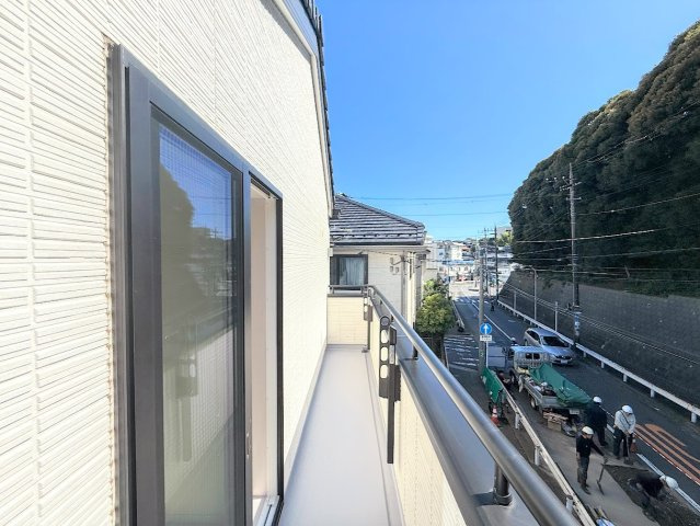 港南区芹が谷1丁目　中古戸建て　第3のバルコニー|◆日当たり良好なバルコニー！毎日のお洗濯にも嬉しいですね！