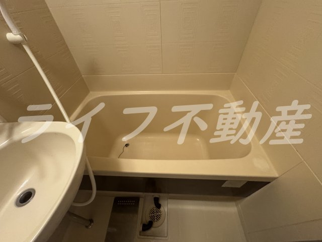 メゾンホワイティの浴室|日々の疲れを癒すお風呂付です