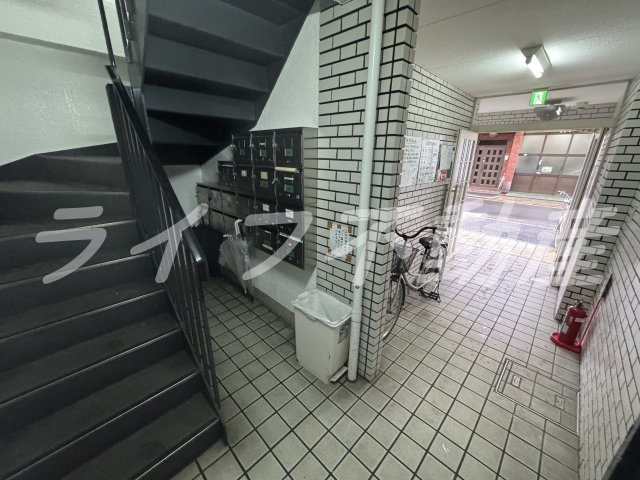 メゾンホワイティのエントランス|清潔なエントランスです