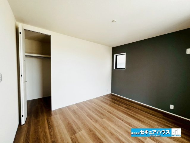 【本日ご案内可能】大府市吉川町　全2棟の洋室|【洋室7帖】
◆広々とした居住空間は日々の暮らしを彩り、心のやすらぎと満足感を与えてくれます。通風と採光を考慮した設計は子供たちはのびのび育ち、家族でくつろぎと団らんを生み出します。　　　　　　　　　