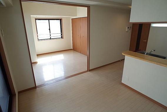 アムール住吉の居間・リビング
