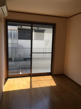 御影石町2丁目貸家の居間・リビング
