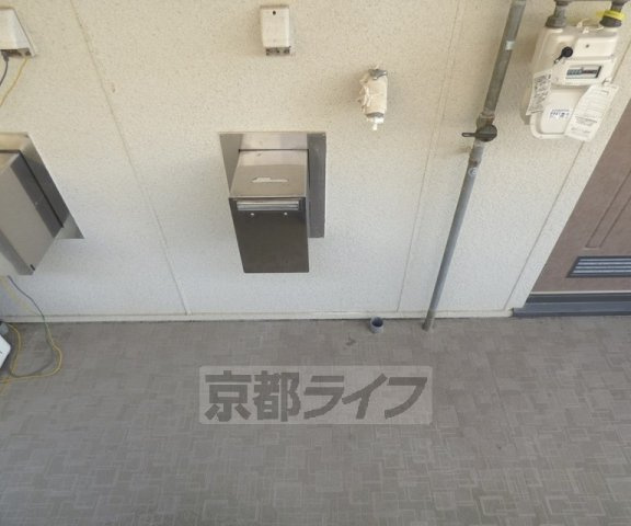 室町グリーンサイドの玄関|２階部屋の洗濯機置き場