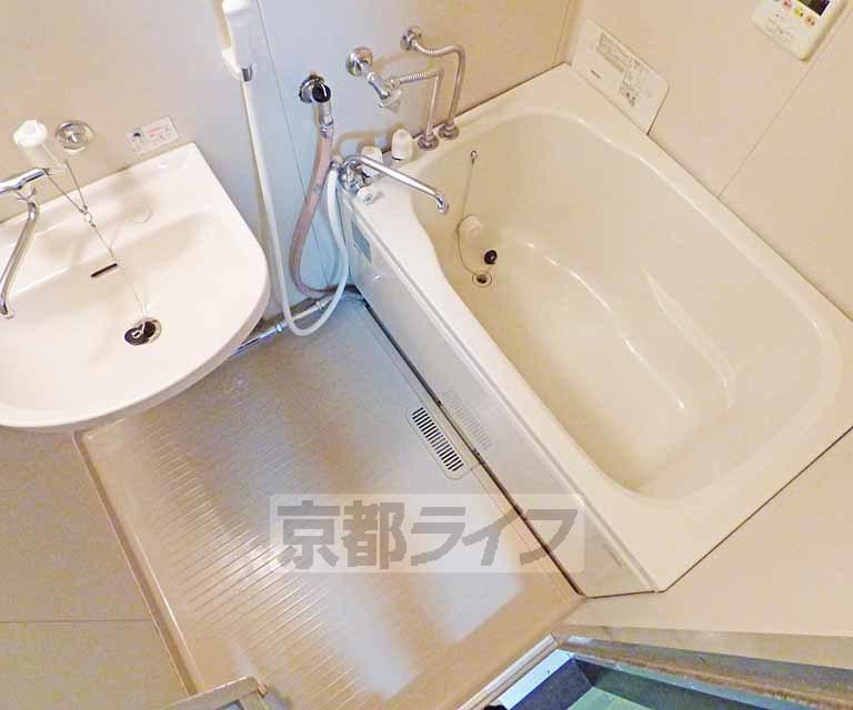 室町グリーンサイドの浴室