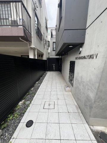 ＦＡＲＥ西新宿Ｖ（ファーレ）のエントランス