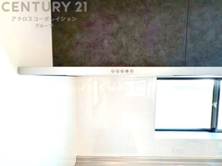 パワフルな吸引力で調理中の臭気等をしっかり処理してくれ、室内を快適に保ってくれます。