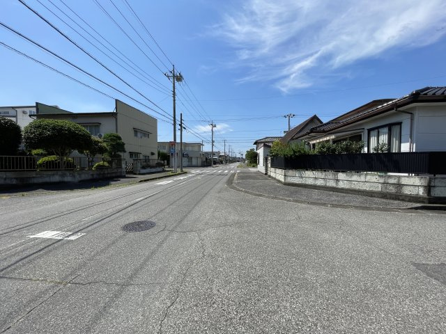 中古戸建・中古住宅　足利市毛野新町3丁目　毛野小学校・毛野中学校の前面道路含む現地写真