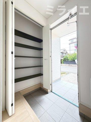 【新築戸建】札幌市東区北51条東2丁目2棟の玄関