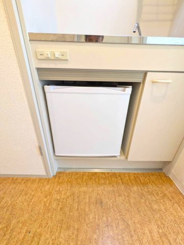 アリスト北昭和のキッチン|ミニ冷蔵庫が付帯されています