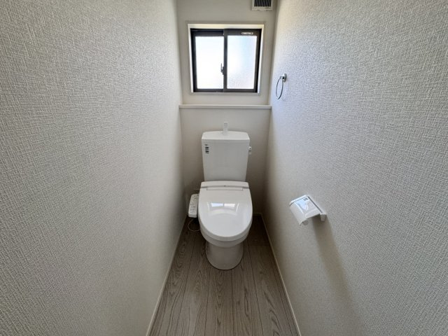 熊本市中央区出水８丁目の新築一戸建のトイレ|1F