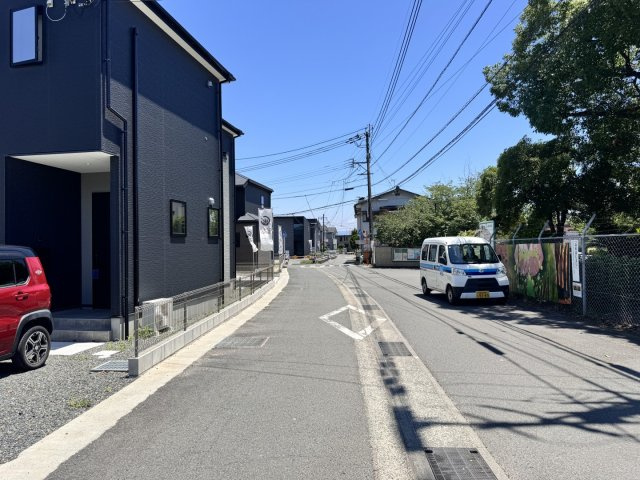 熊本市中央区出水８丁目の新築一戸建の前面道路含む現地写真|南西側道路