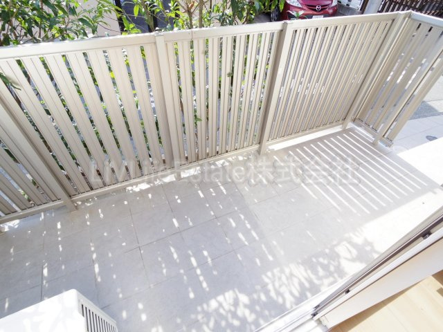 小平市仲町のテラスの庭