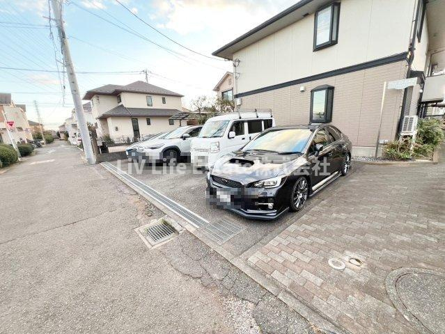 フォレストヒルズの駐車場