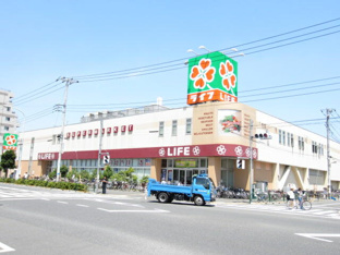 ライフ　六町駅前店まで498m