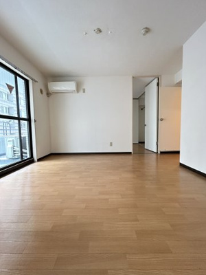 【居間・リビング】 | ラミアール赤坂 | こちらの居間で趣味の時間をお楽しみください
