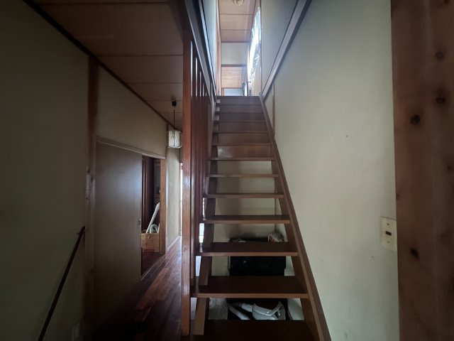 北九州市門司区　奥田４丁目の内装|階段もしっかりしたつくりです