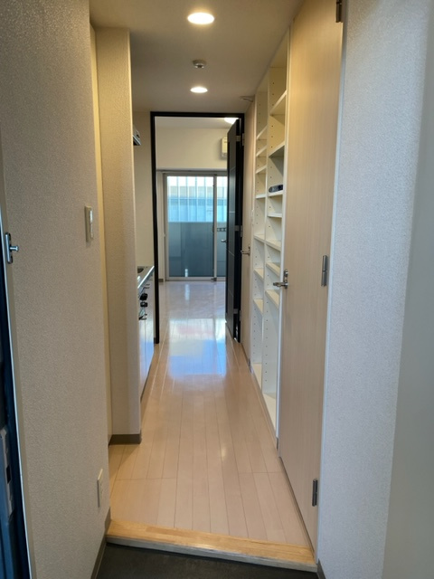 エルフラット三田の玄関