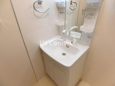 【洗面所】 | アルカサル駅南Ｂ | 朝の支度もスムーズな独立洗面台。