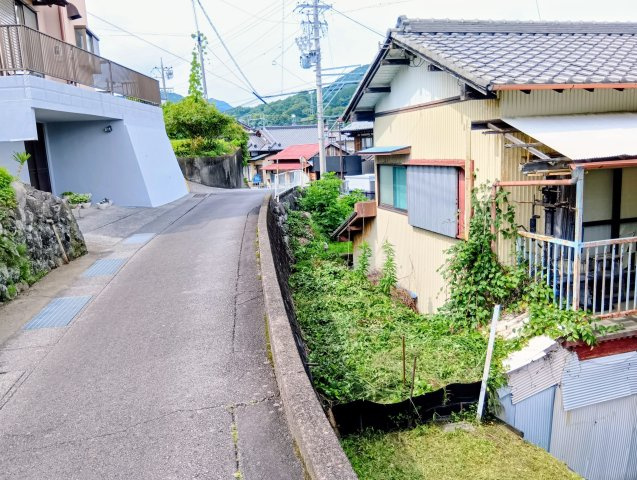 売土地　静岡市清水区由比北田の周辺|閑静な住宅地に位置しています。車通りが少ない穏やかな環境です。