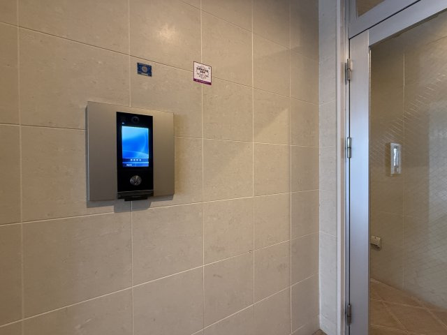 リアライズあびこのエントランス