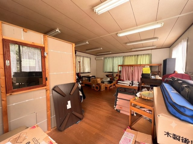 芳賀郡市貝町赤羽　中古戸建　使い方広がる建物2棟付き住宅！市貝町赤羽の緑豊かな住環境の洋室|2F洋室