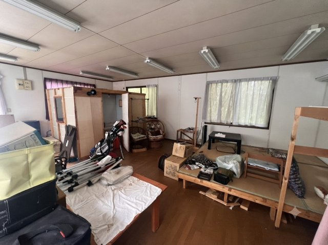 芳賀郡市貝町赤羽　中古戸建　使い方広がる建物2棟付き住宅！市貝町赤羽の緑豊かな住環境の洋室|2F洋室