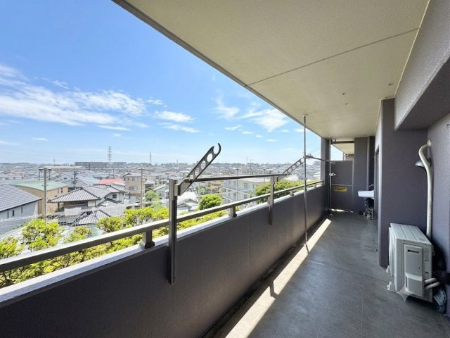 アーバンシティ浜松山手町のバルコニー|広々バルコニーは、開放的な空間です。