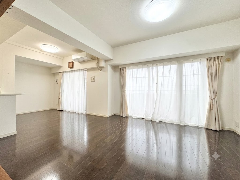 アーバンシティ浜松山手町の居間・リビング|家具を消してみました。※イメージ画像です。
広々としたLDK。家族が集まる場所だからゆとりが欲しいですよね♪　