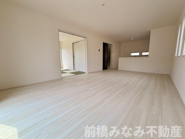 【新築】前橋市亀里町第１　３号棟(全３棟)　リーブルガーデン　新築建売分譲の居間・リビング|ゆったりとしたリビングです
