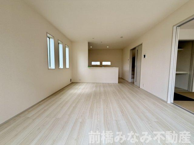 【新築】前橋市亀里町第１　２号棟(全３棟)　リーブルガーデン　新築建売分譲の居間・リビング|おしゃれな居間です