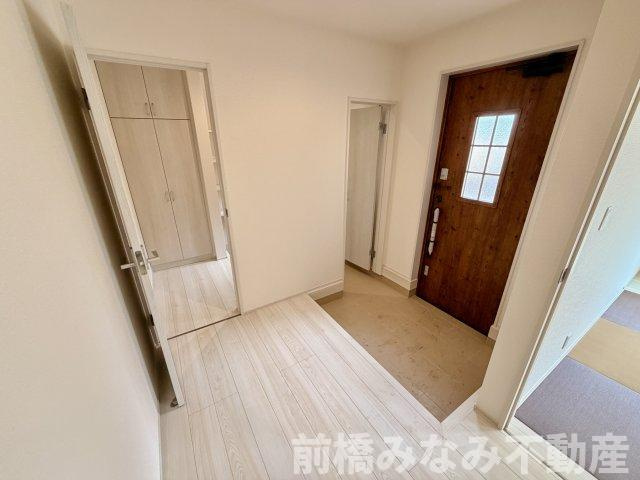 【新築】前橋市亀里町第１　２号棟(全３棟)　リーブルガーデン　新築建売分譲の玄関|きれいな玄関です